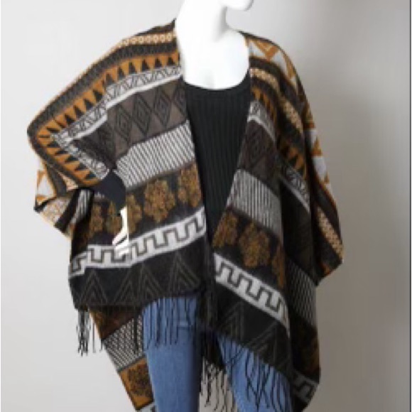 Shawl, Wrap,Tassel Southwest Ruana in Brown - Picture 2 of 3